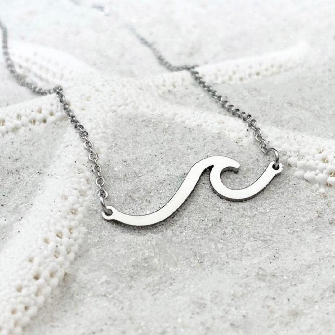 Collier en vagues marines argentées