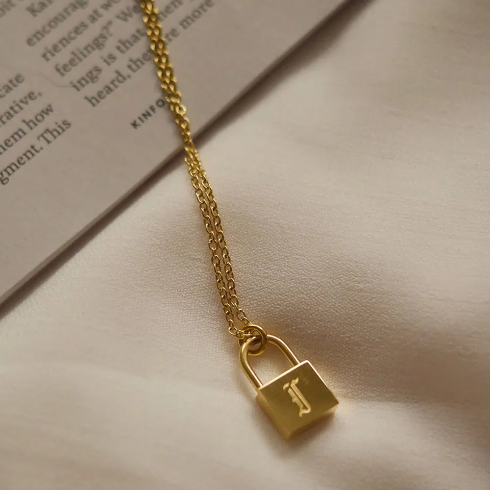 Collier original d'initiales plaqué or 18 carats avec cadenas