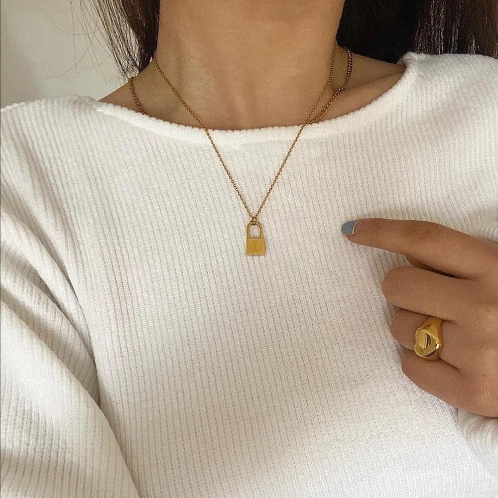 Collier original d'initiales plaqué or 18 carats avec cadenas