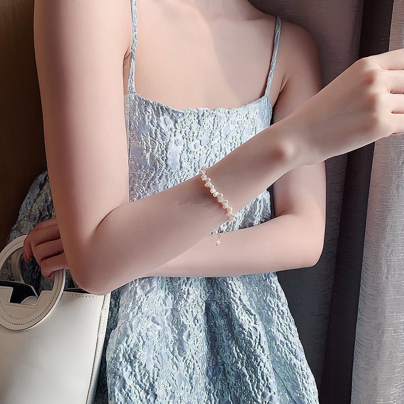 Bracelet Élégant Effet Perles en Finition Dorée – Ajoutez du Luxe à Votre Style