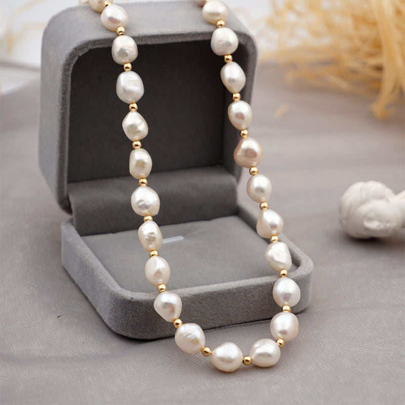 Collier à breloques effet perles d'eau douce