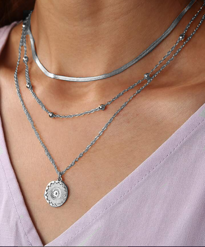 Collier rond à trois couches