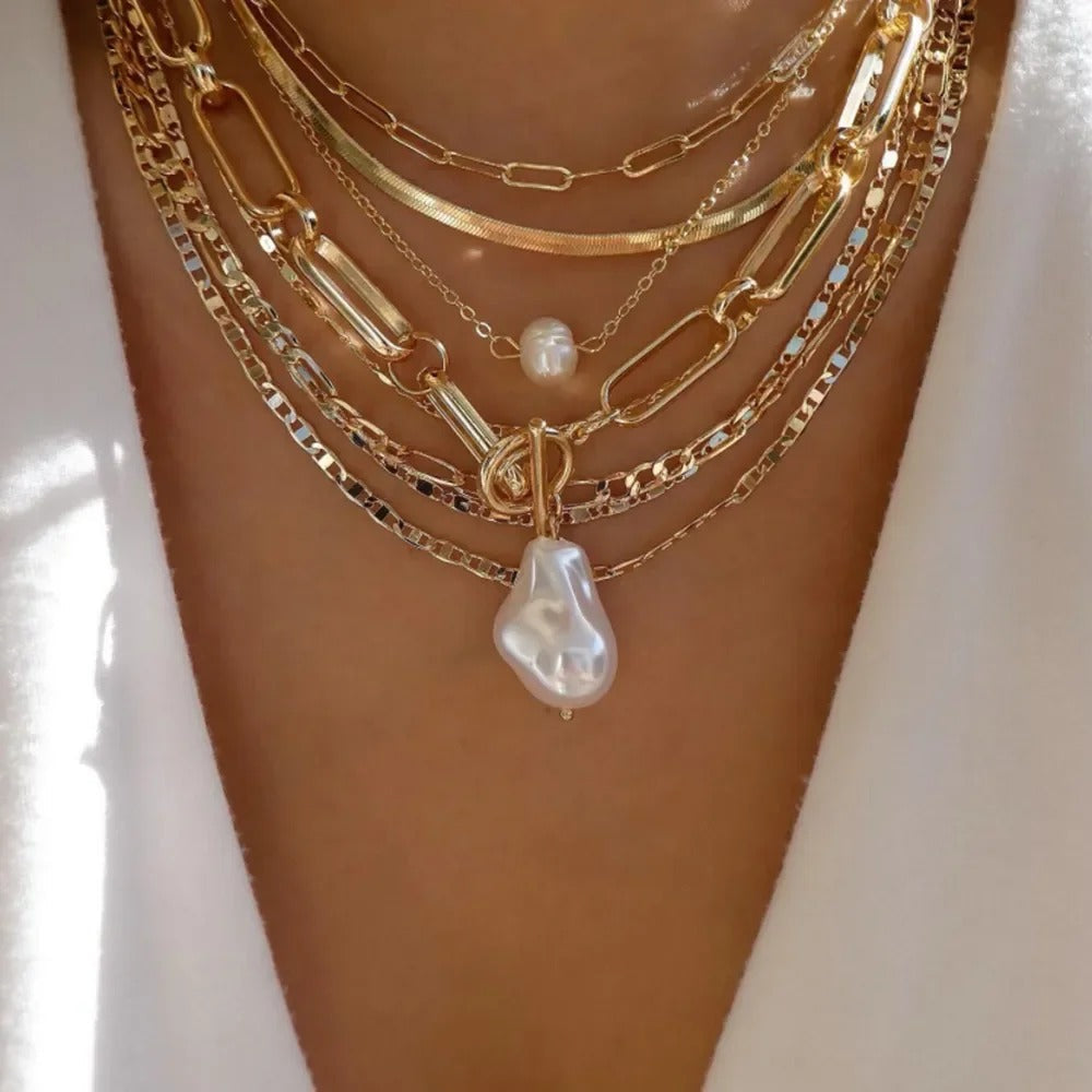 Collier finition or triple avec pendentif effet perle baroque