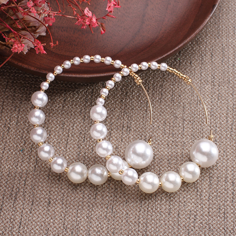 Boucles d'oreilles argentées faites à la main avec effet perles d'eau douce naturelles