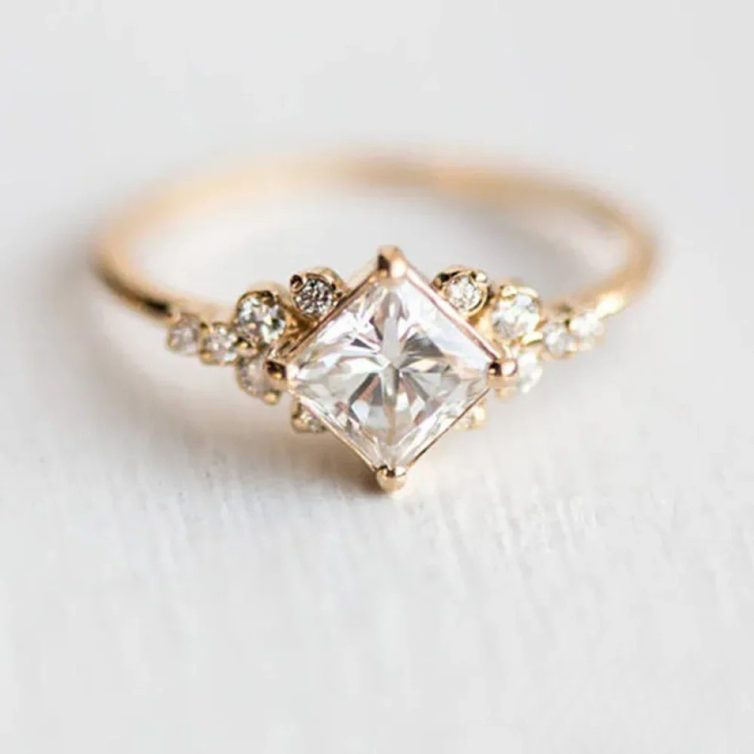 Bague royale délisyenne