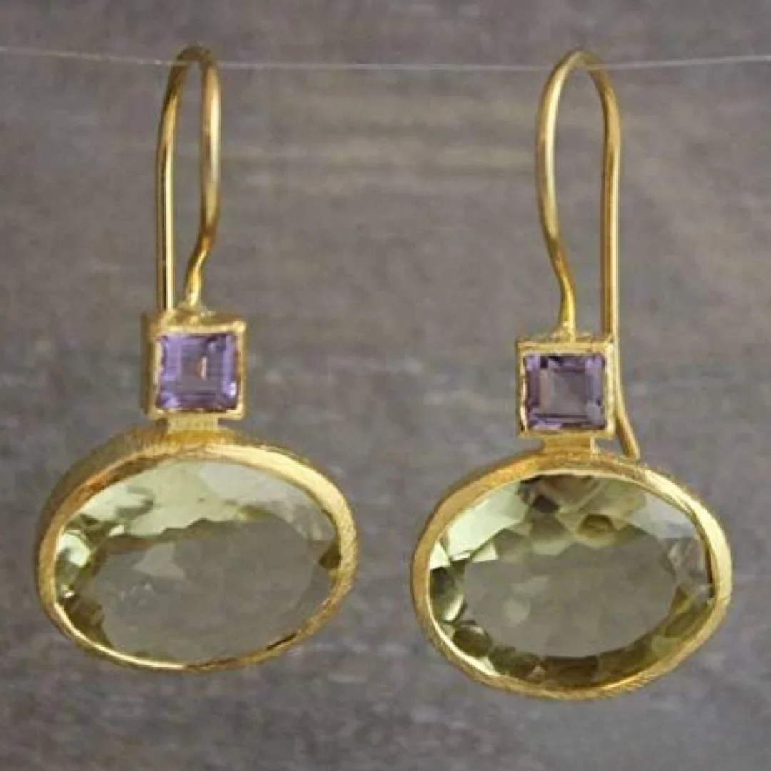 Boucles d’oreilles dorées avec cristal vert style vintage