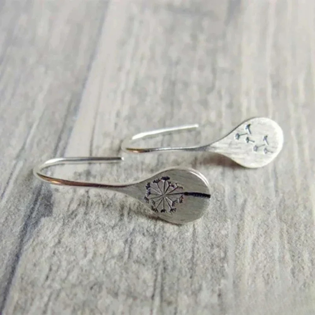 Boucles d'oreilles en argent finement travaillées en forme de feuille de pissenlit