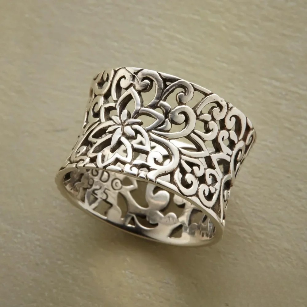 Bague creuse argentée vintage
