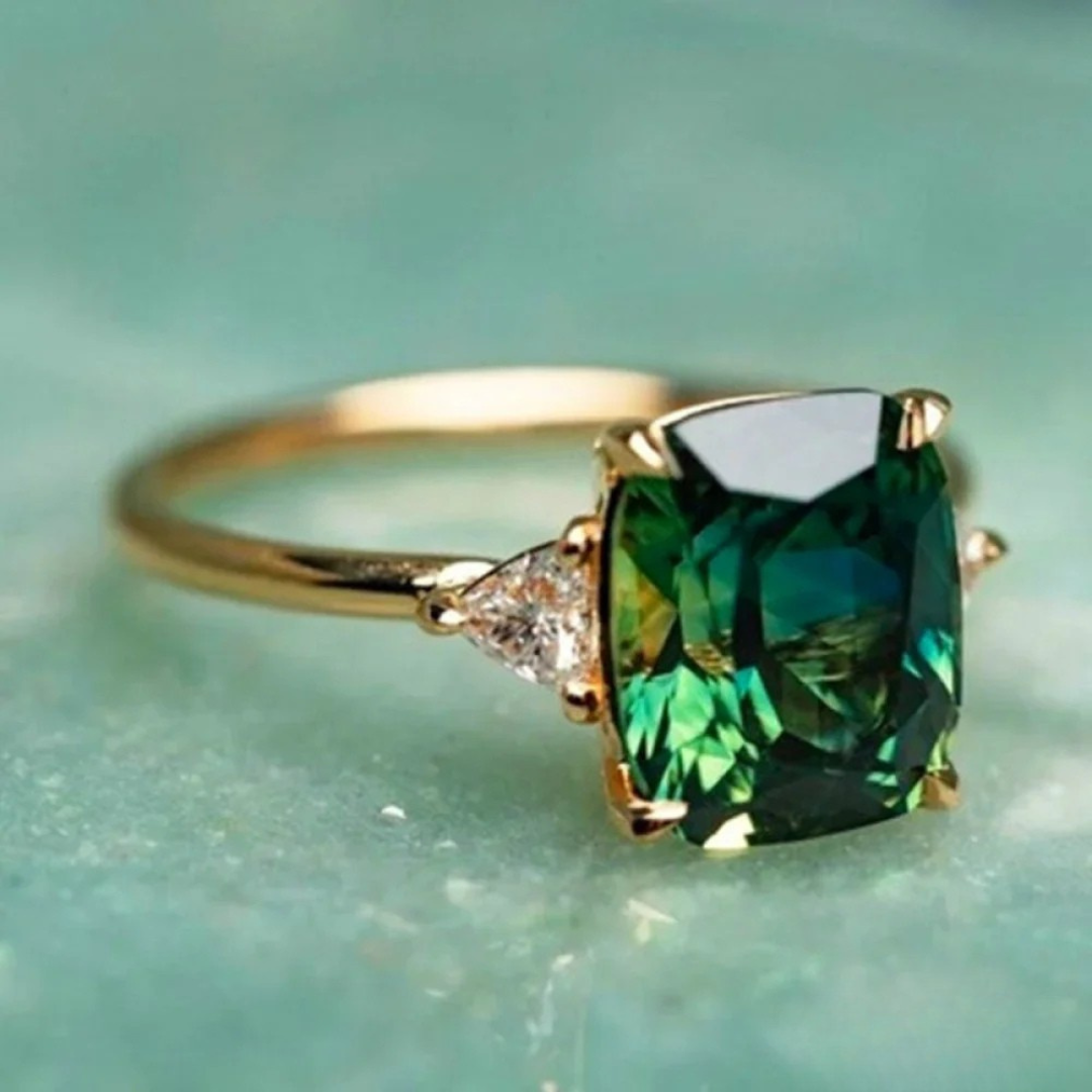 Bague avec Zirconium Vert - Finition Or