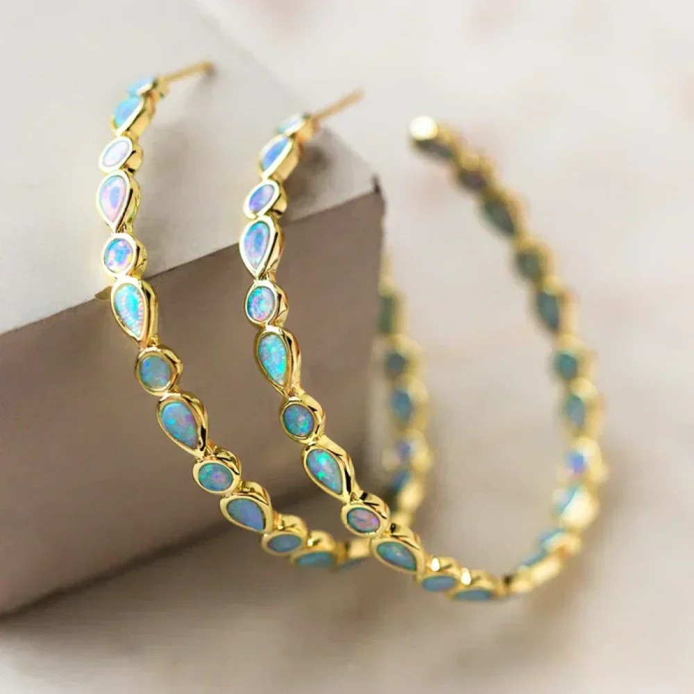 Boucles d’oreilles vintage dorées avec effet opale bleue