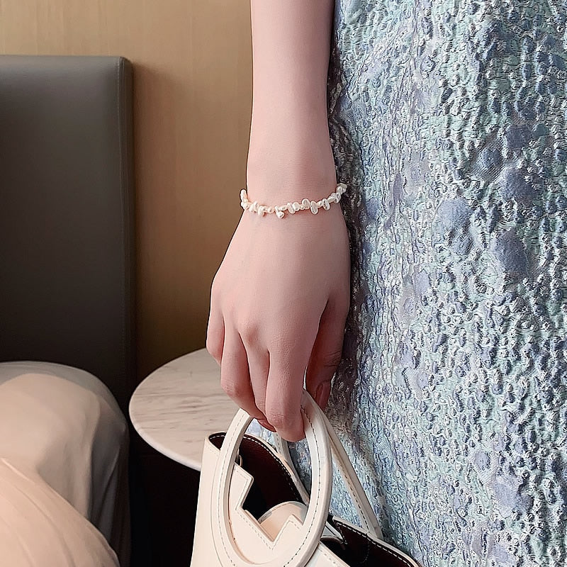 Bracelet Élégant Effet Perles en Finition Dorée – Ajoutez du Luxe à Votre Style
