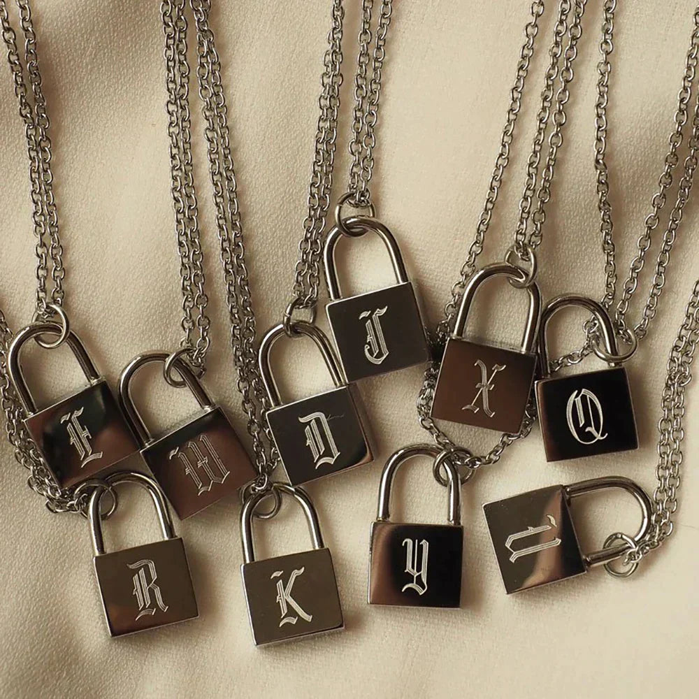 Collier original d'initiales plaqué or 18 carats avec cadenas