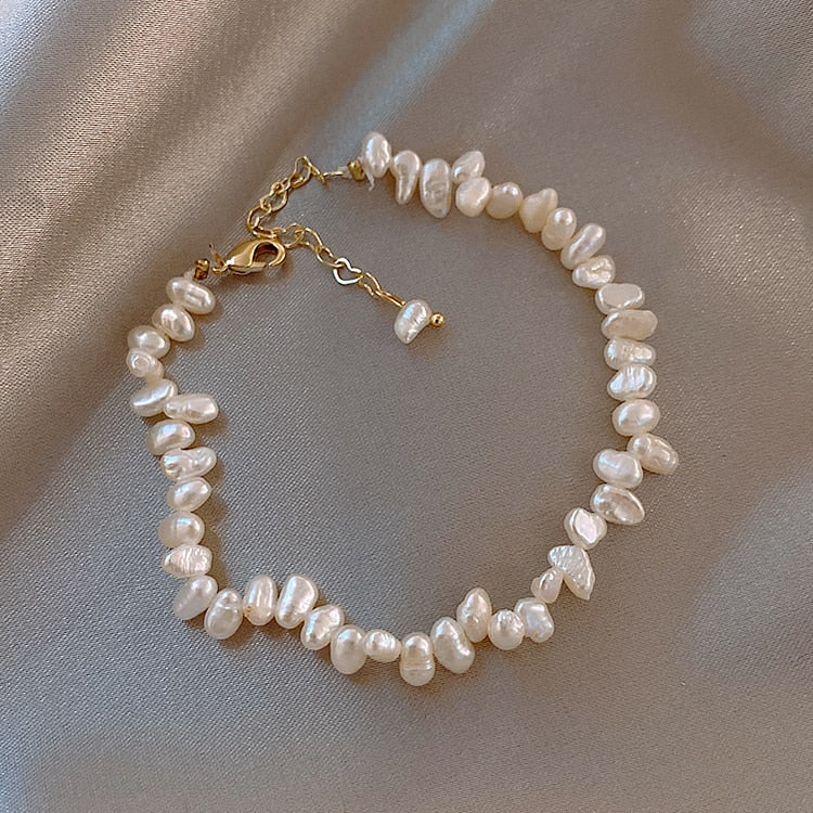 Bracelet Élégant Effet Perles en Finition Dorée – Ajoutez du Luxe à Votre Style