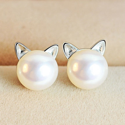Boucles d’oreilles chaton argentées effet perles de culture