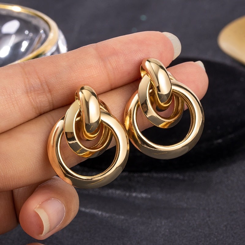 Boucles d’oreilles Exclusives au Design Luxueux en Finition Dorée