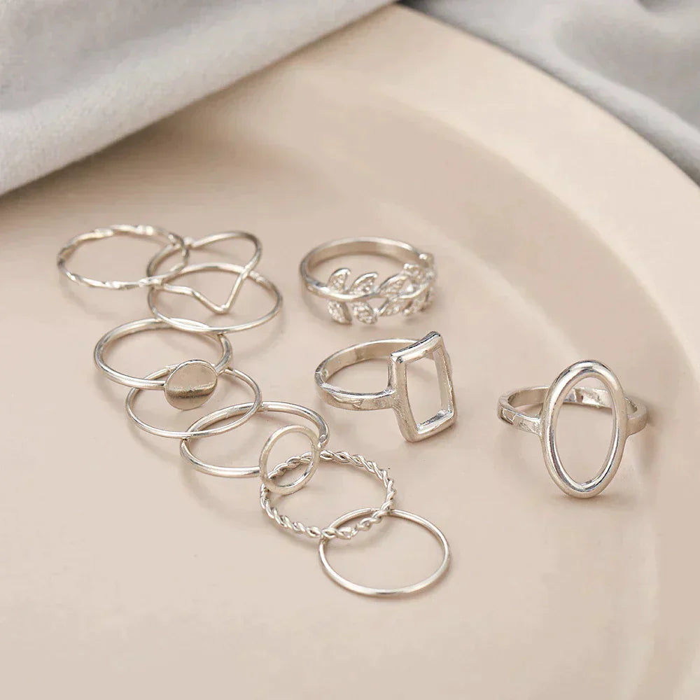 Ensemble de 11 bagues en argent vintage