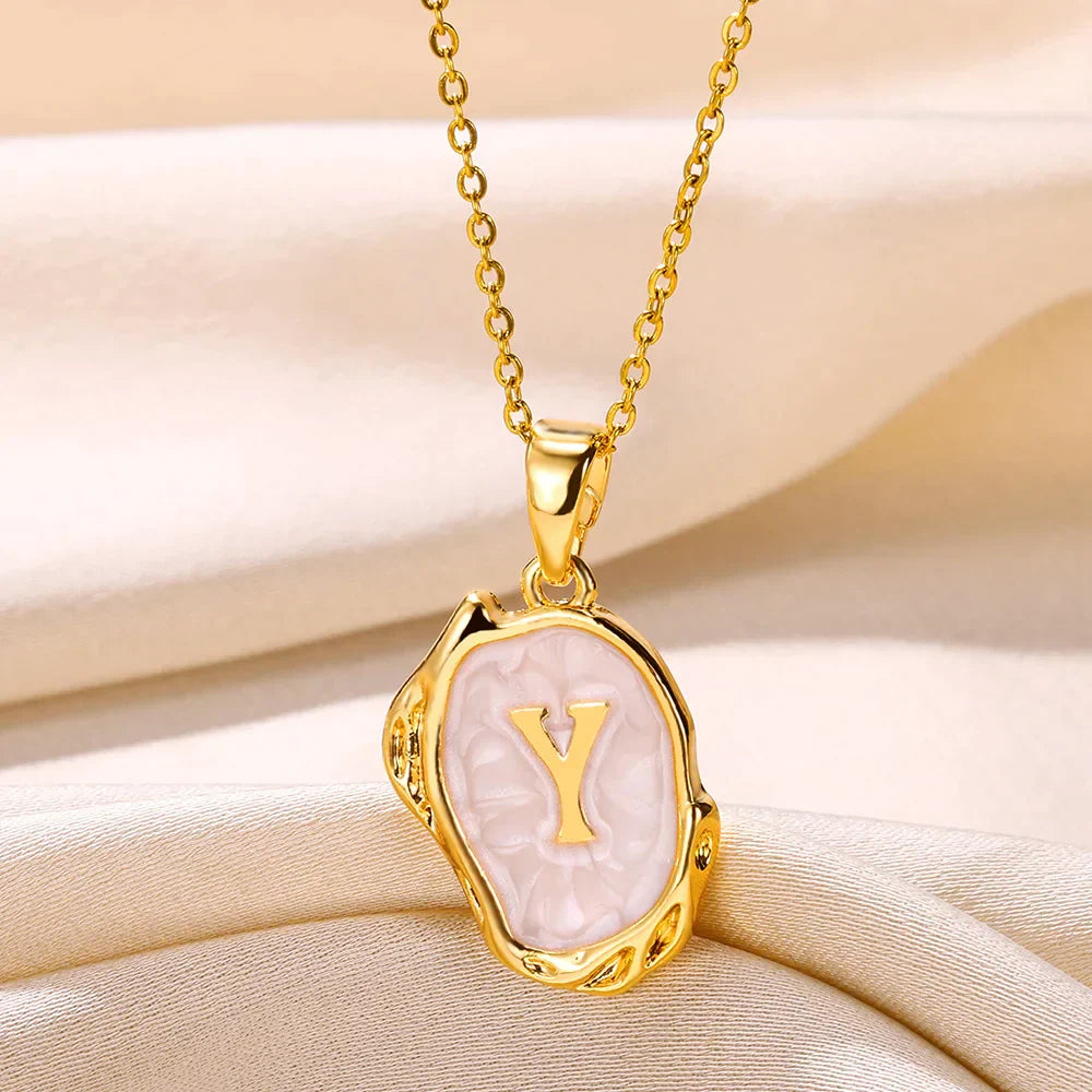 Collier océan plaqué or 18 carats avec initiales au fond de la mer