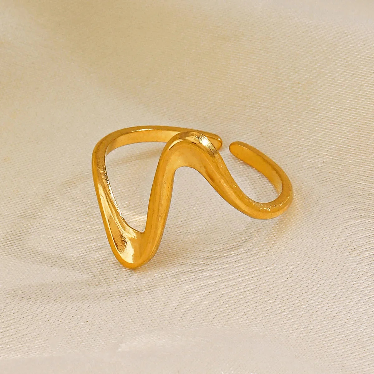 Bague Ajustable Inspirée des Vagues Finition Or