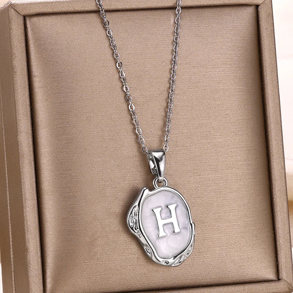 Collier océan plaqué or 18 carats avec initiales au fond de la mer