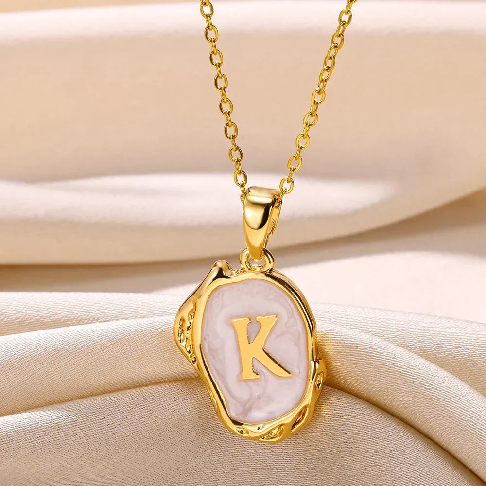 Collier océan plaqué or 18 carats avec initiales au fond de la mer