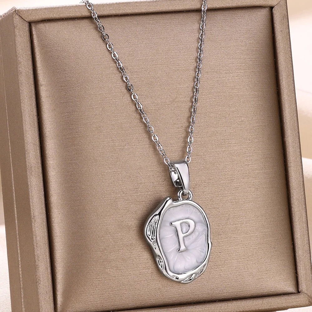 Collier océan plaqué or 18 carats avec initiales au fond de la mer