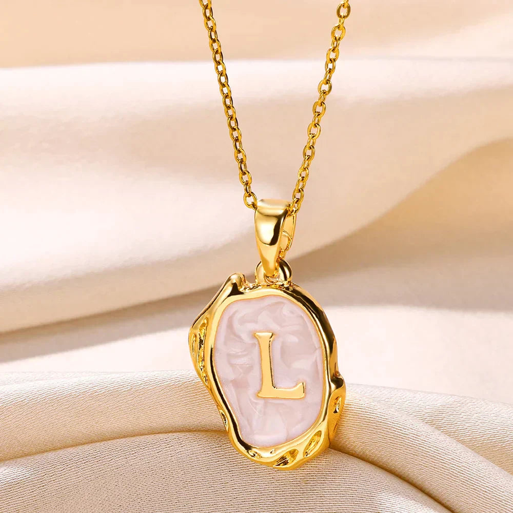 Collier océan plaqué or 18 carats avec initiales au fond de la mer