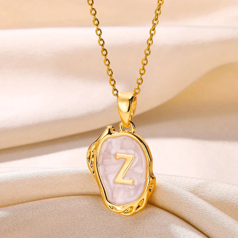 Collier océan plaqué or 18 carats avec initiales au fond de la mer