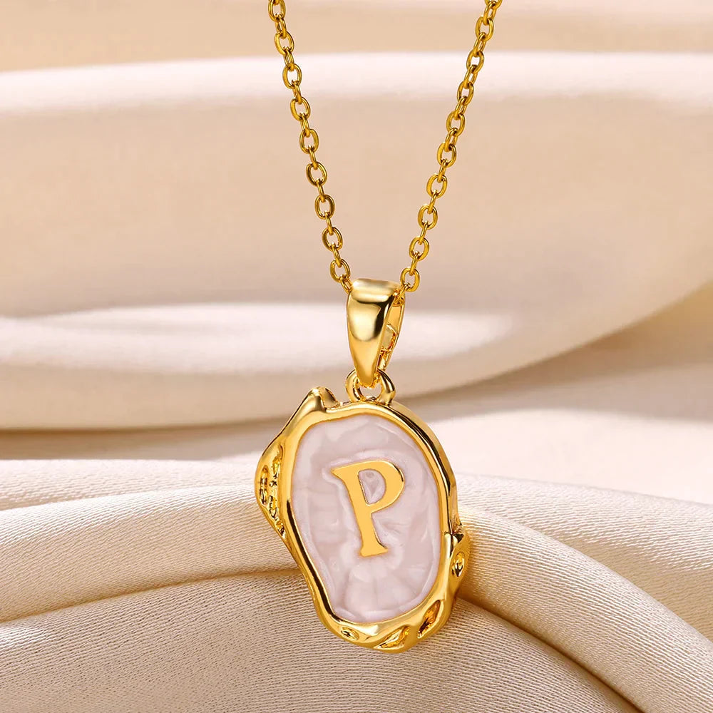 Collier océan plaqué or 18 carats avec initiales au fond de la mer