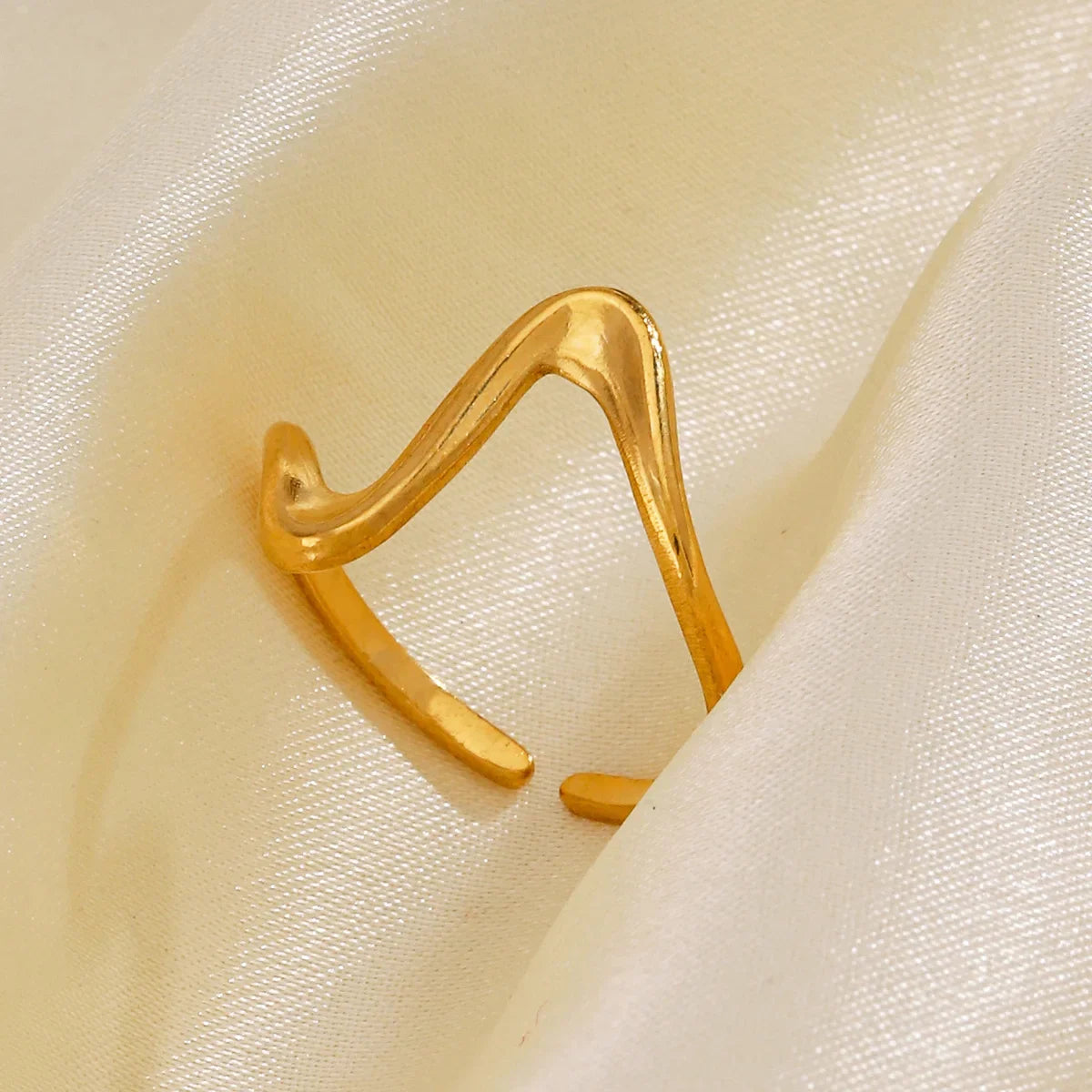 Bague Ajustable Inspirée des Vagues Finition Or