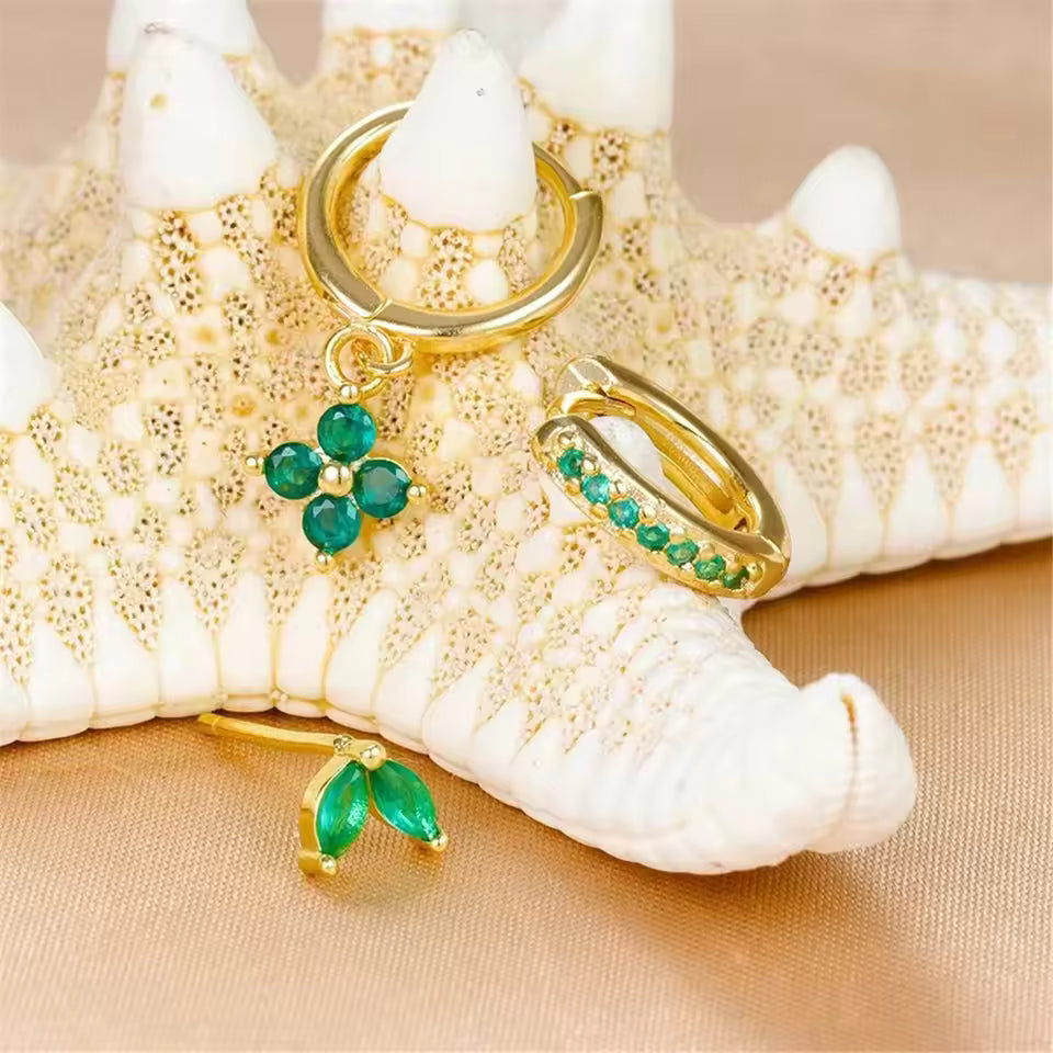 Boucles d’Oreilles Pendantes Fleur Vertes plaquées or 18K avec zircon (Lot de 3)