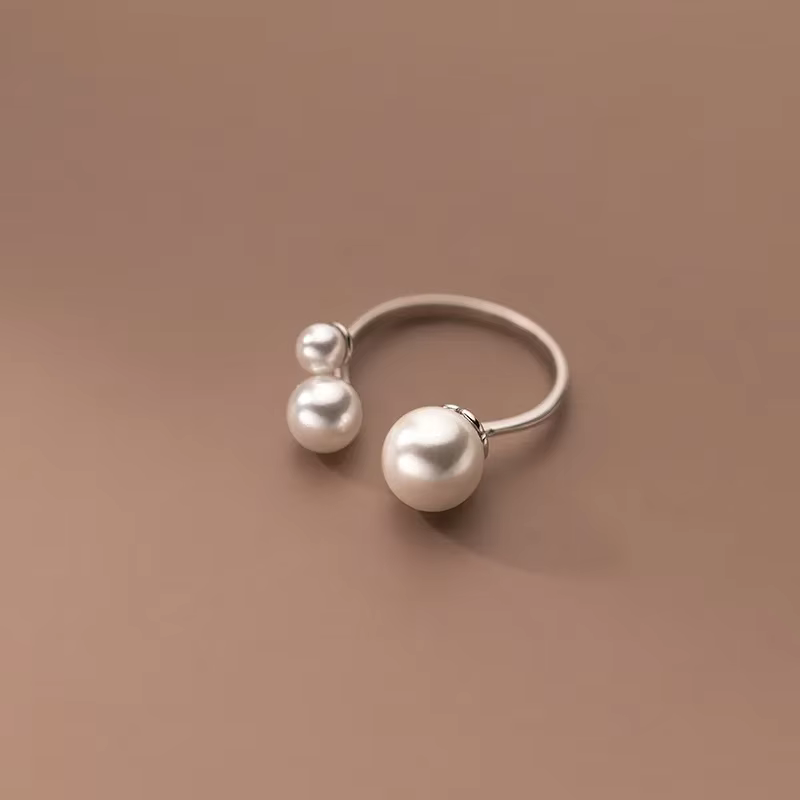 Bague en Perles d'Eau Douce Triples Ajustable