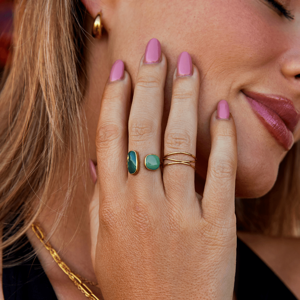 Bague dorée ajustable en vert saule