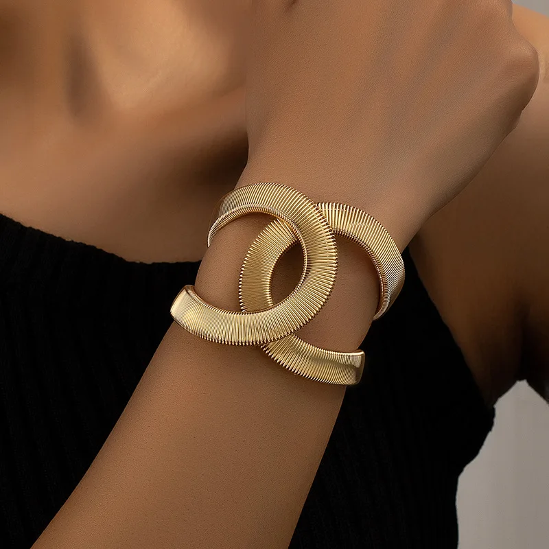 Bijoux Double Élégant et Chic en Finition Dorée – Pour un Look Exceptionnel
