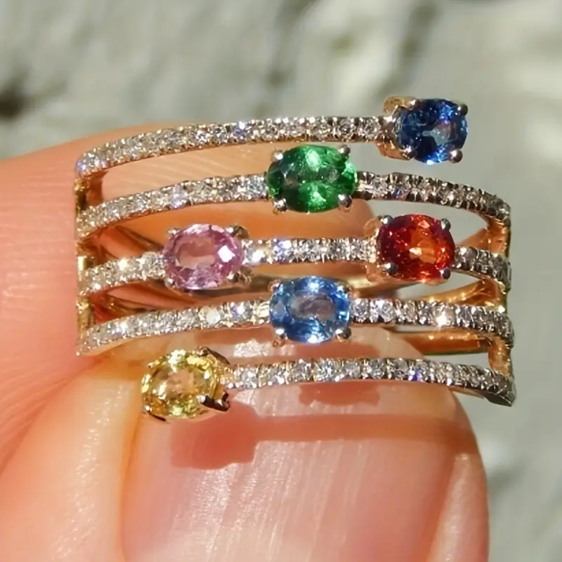 Bague argentée avec des cristaux colorés