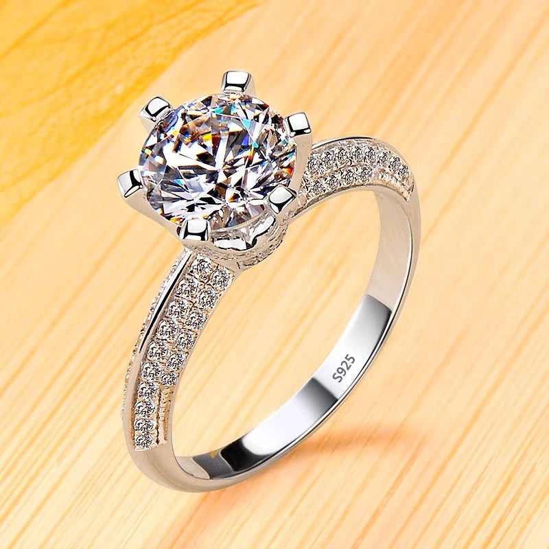 Bague en argent 925 avec de précieuses pierres de zirconium